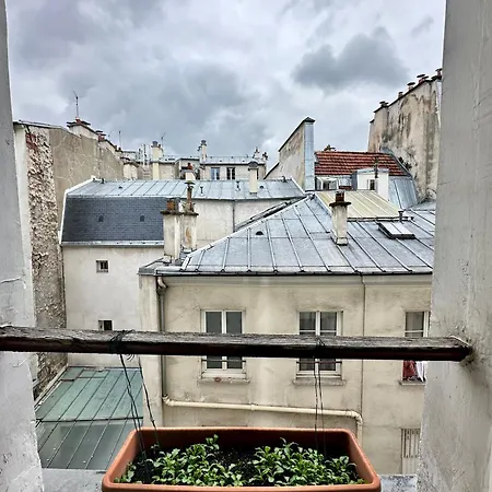 Chic In Ecouffes In Marais * Paryż